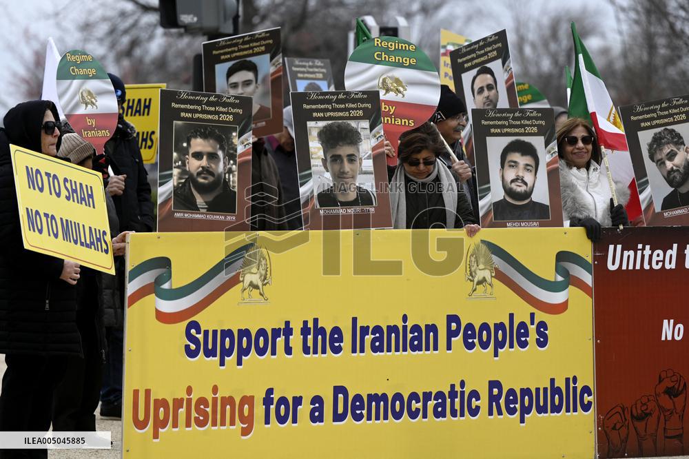 Iranians hold a rally  in Washington DC to call for a change of government in Iran