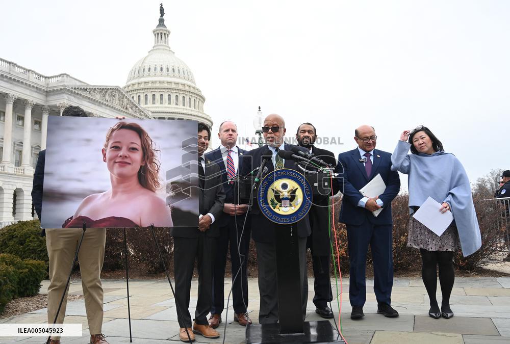 House Homeland Security Committee Democrats discuss killing of Renee Good