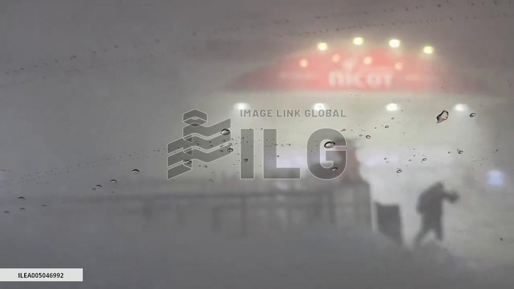 Japan: Blizzard Conditions Reduce Visibility in Sapporo Area 4