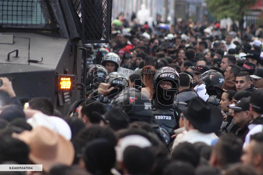 Fans Gather to Enter Yeison Jimenez Symbolic Funeral in Bogota