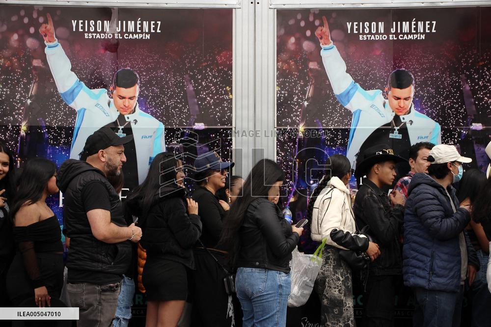 Fans Gather to Enter Yeison Jimenez Symbolic Funeral in Bogota