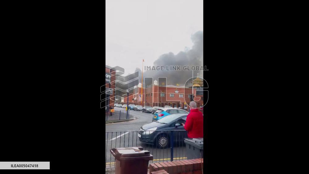 UK: Major Factory Fire Sends Thick Smoke Across Wolverhampton