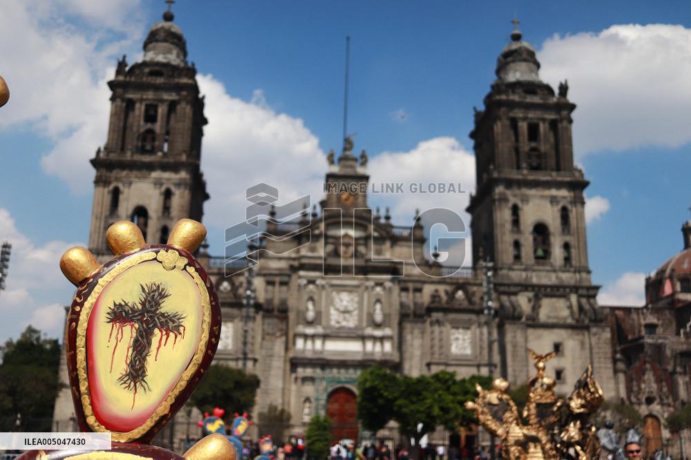 Nopalera Exhibition In Main Square Zocalo - Mexico City