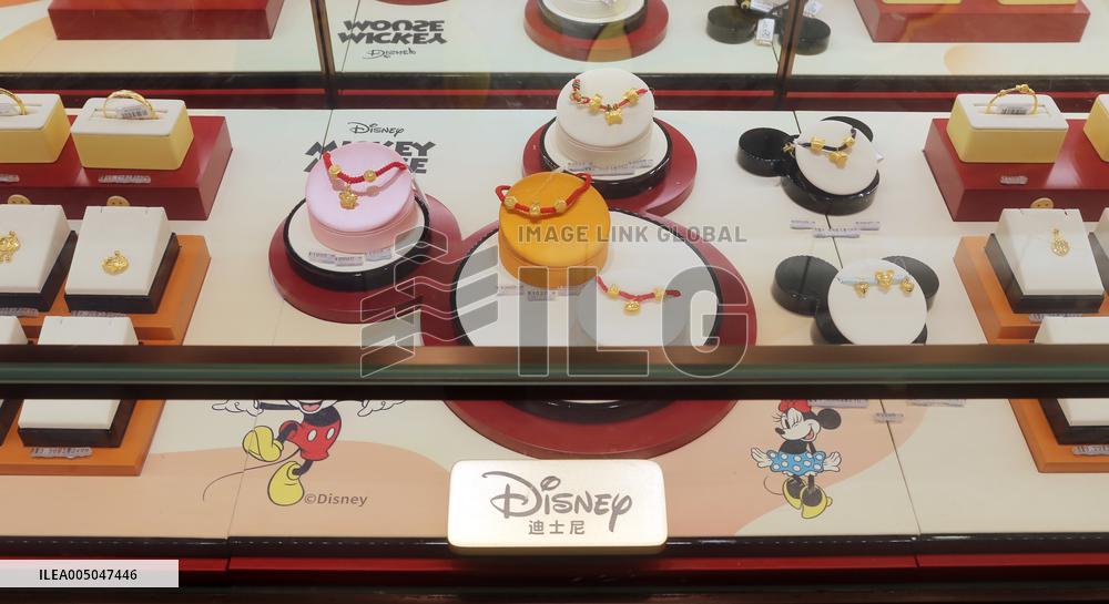 LaoFengXiang Collaborates With Disney on Gold Jewelry