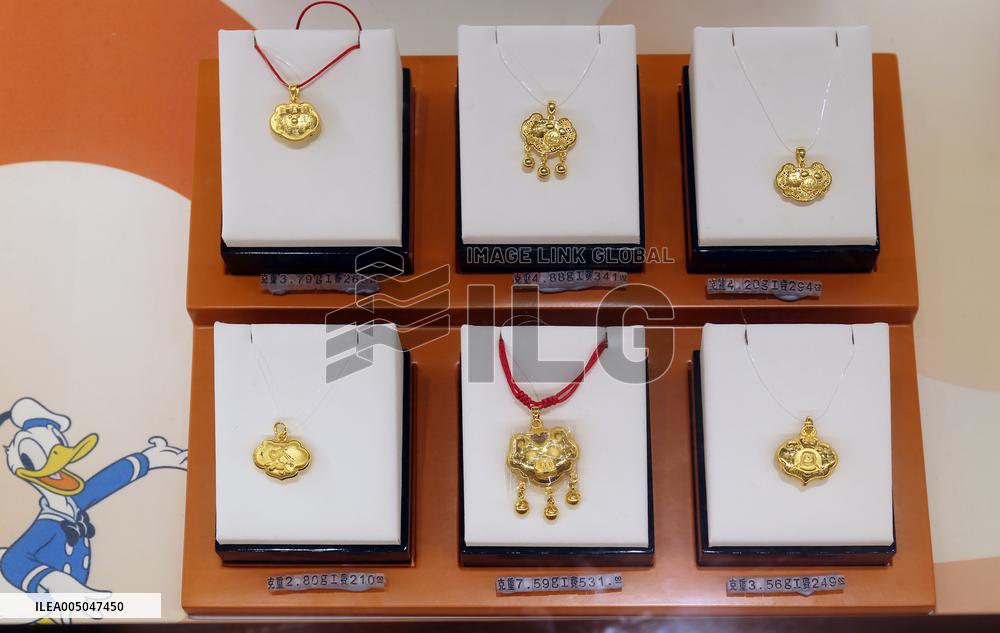 LaoFengXiang Collaborates With Disney on Gold Jewelry