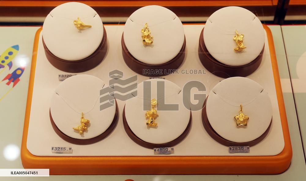 LaoFengXiang Collaborates With Disney on Gold Jewelry