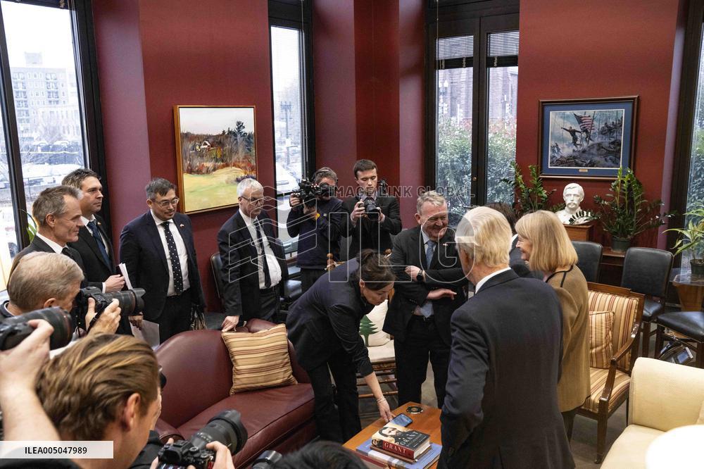 Danish and Greenland Officials Meet US Senators on Capitol Hill