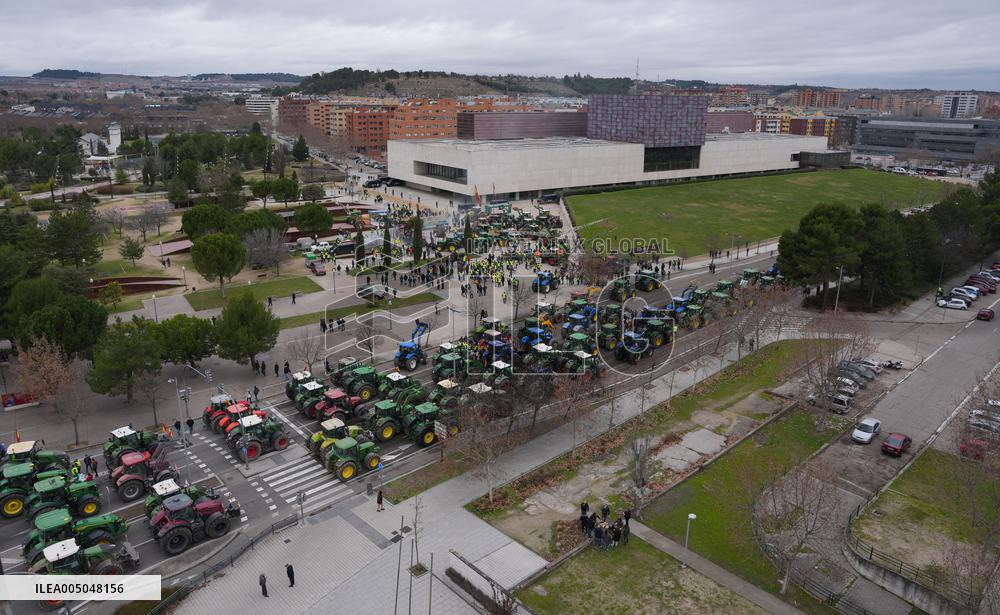 A tractor rally in Valladolid to demand policies that do not destroy the primary sector