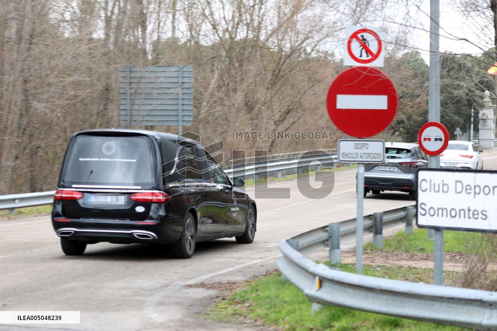 A Hearse Enters La Zarzuela Palace On The Death Of Irene Of Greece - Madrid