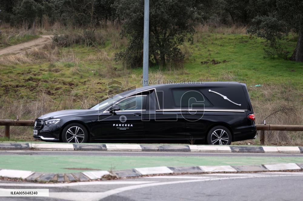 A Hearse Enters La Zarzuela Palace On The Death Of Irene Of Greece - Madrid