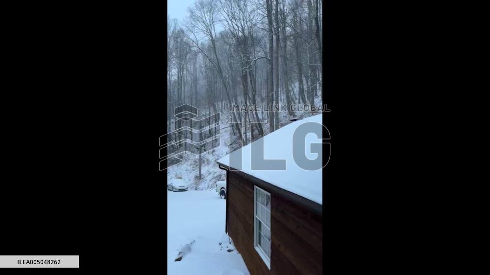 US: Wintry Weather Brings Snow Bursts and Gusts, Impacting Western NC Commute