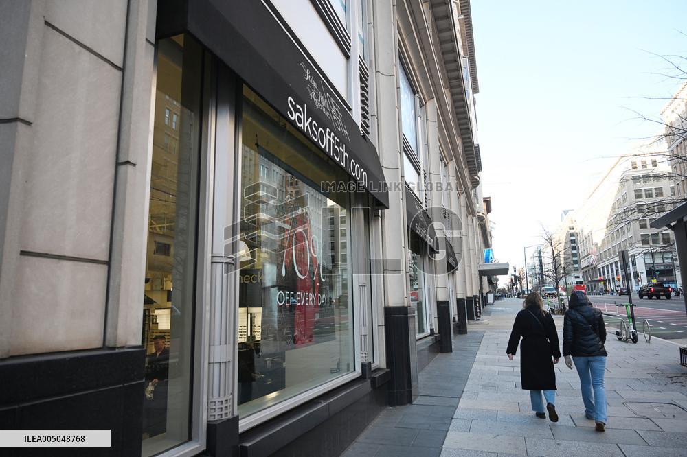 Saks Files for Bankruptcy as Department Stores Fight for Survival
