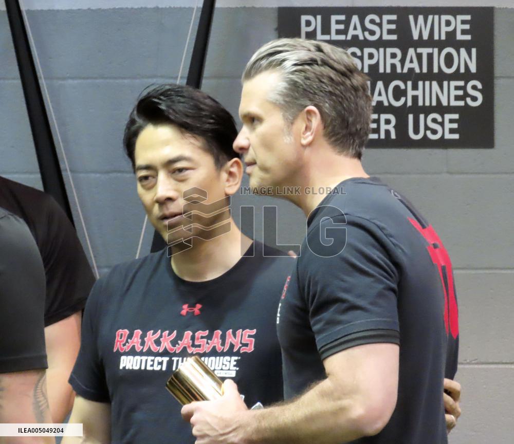 Koizumi, Hegseth take part in training