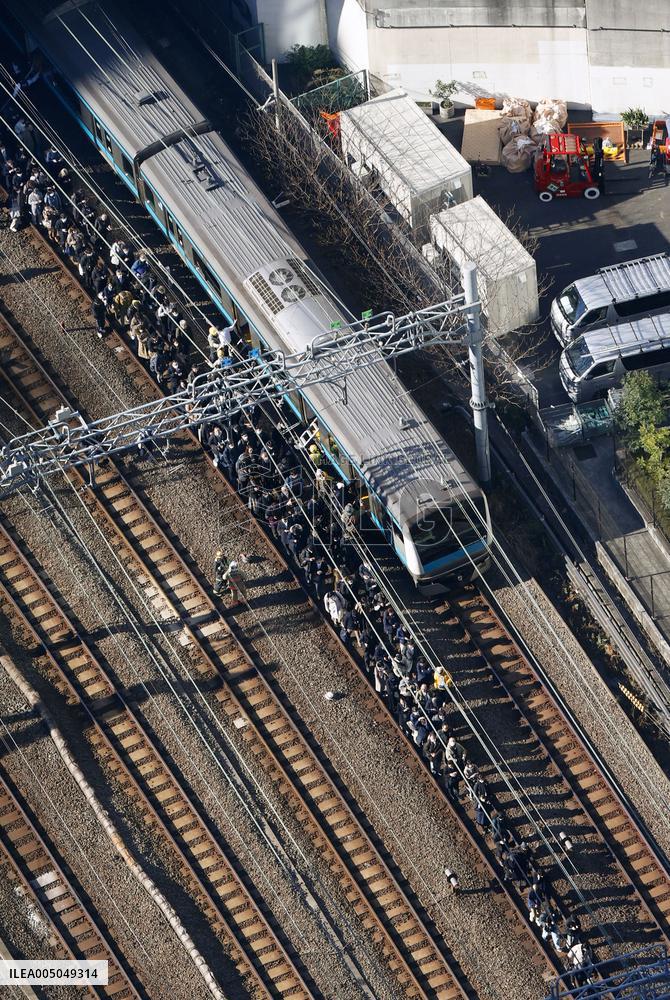 Power outage stops trains in Tokyo