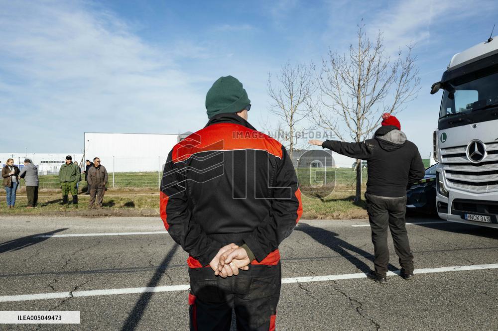 Blockade of Power Stations and Control of Shipments - Montauban