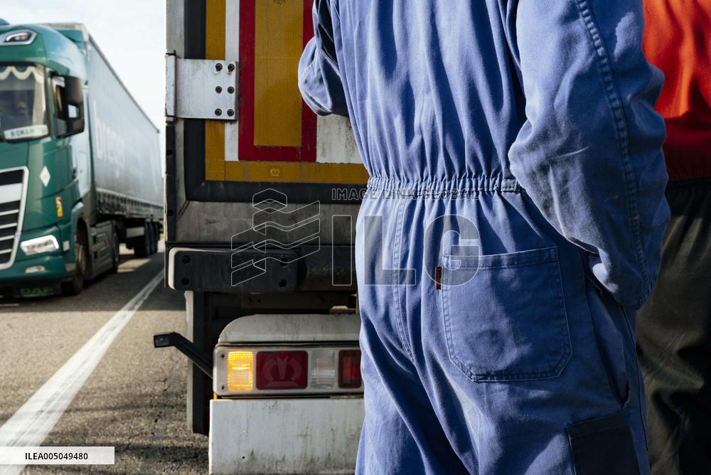 Blockade of Power Stations and Control of Shipments - Montauban