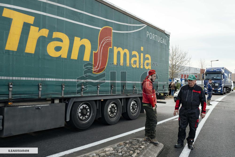 Blockade of Power Stations and Control of Shipments - Montauban