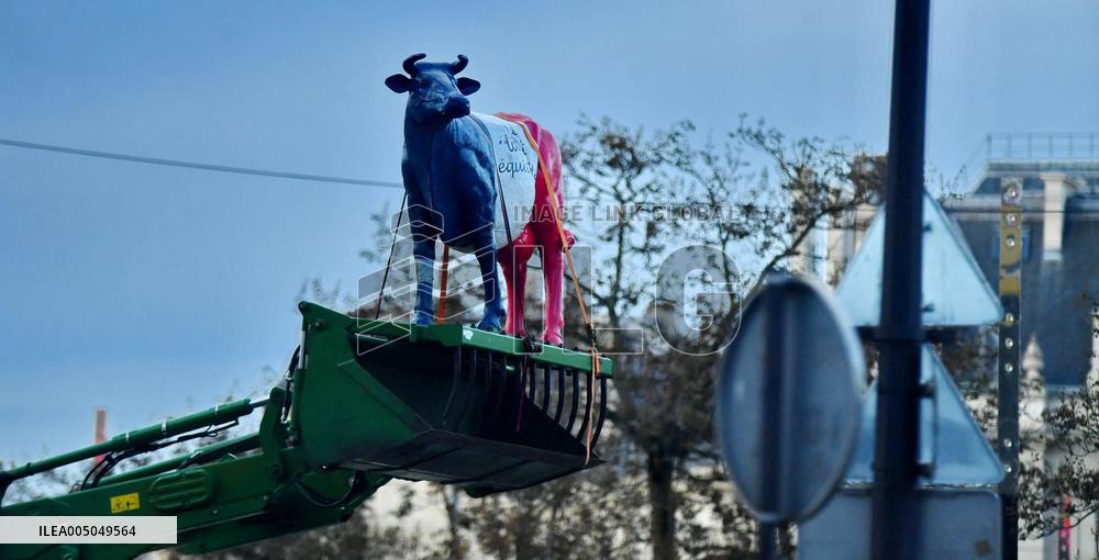 Operation Promotes Fair Trade Milk In Paris - France