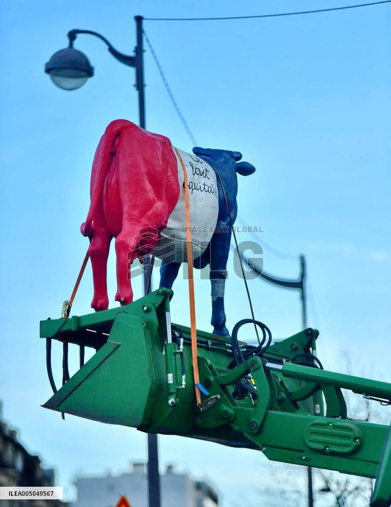 Operation Promotes Fair Trade Milk In Paris - France