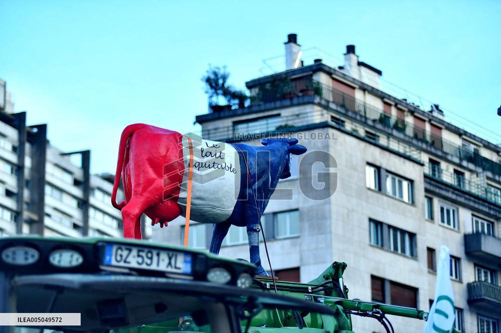 Operation Promotes Fair Trade Milk In Paris - France