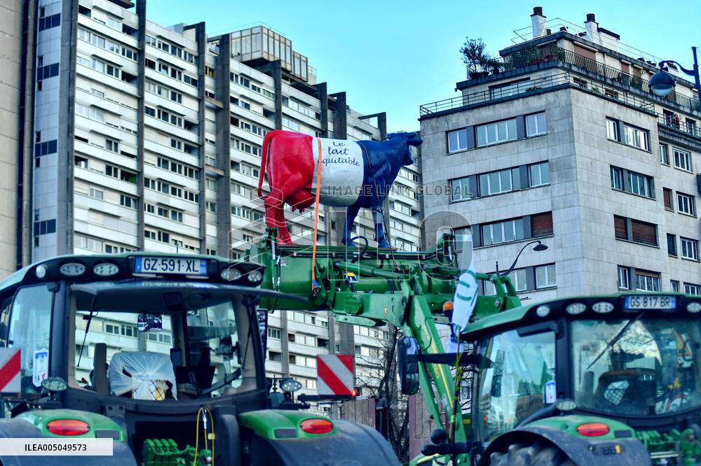 Operation Promotes Fair Trade Milk In Paris - France