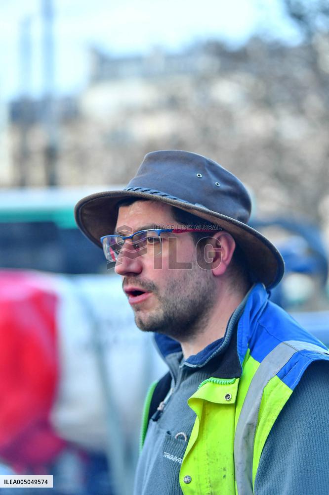 Operation Promotes Fair Trade Milk In Paris - France