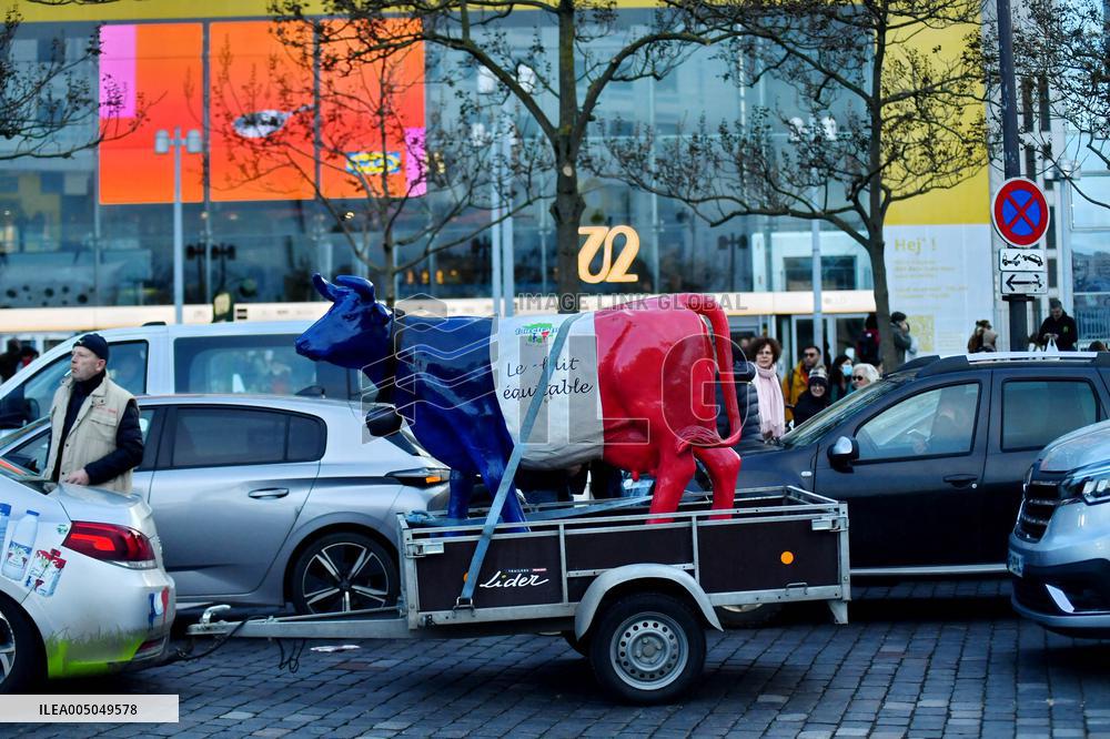 Operation Promotes Fair Trade Milk In Paris - France