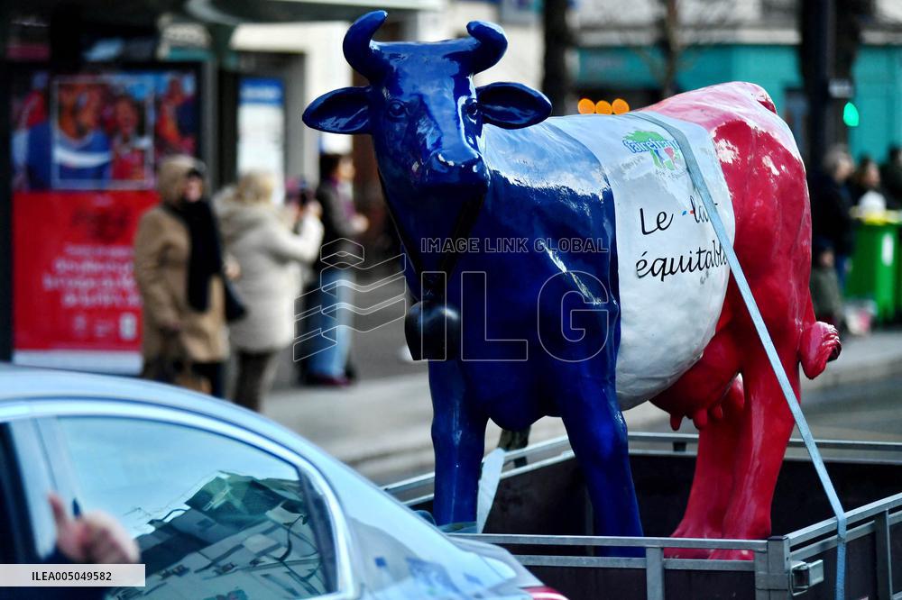 Operation Promotes Fair Trade Milk In Paris - France