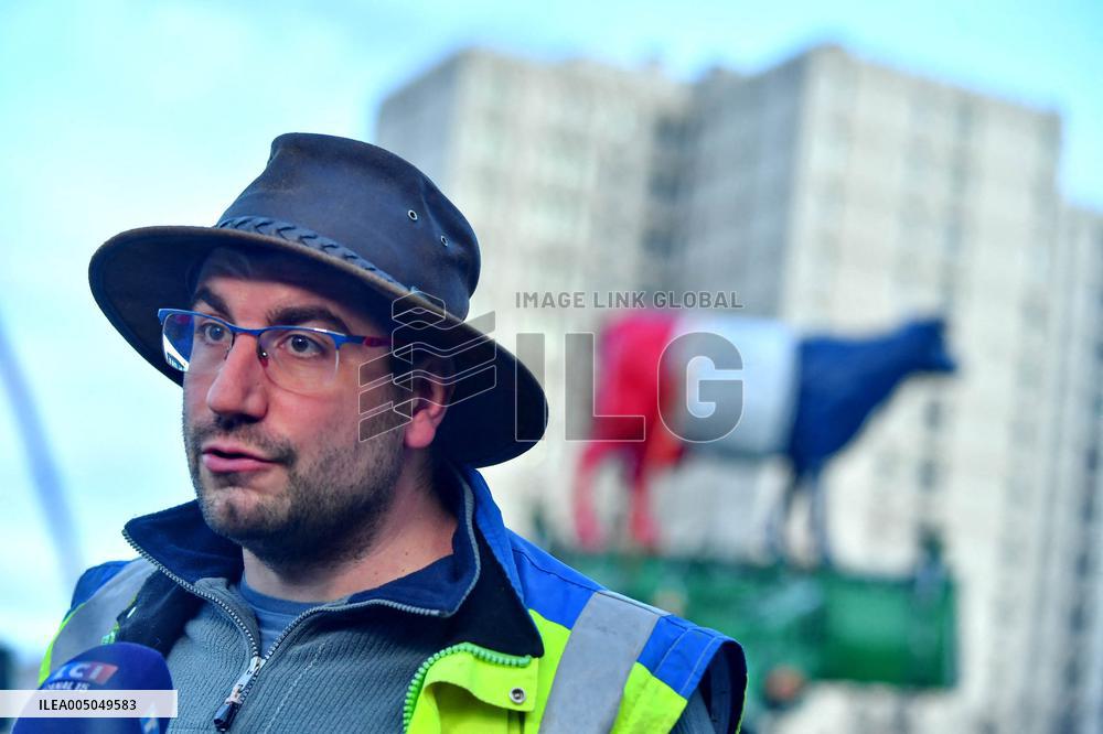 Operation Promotes Fair Trade Milk In Paris - France