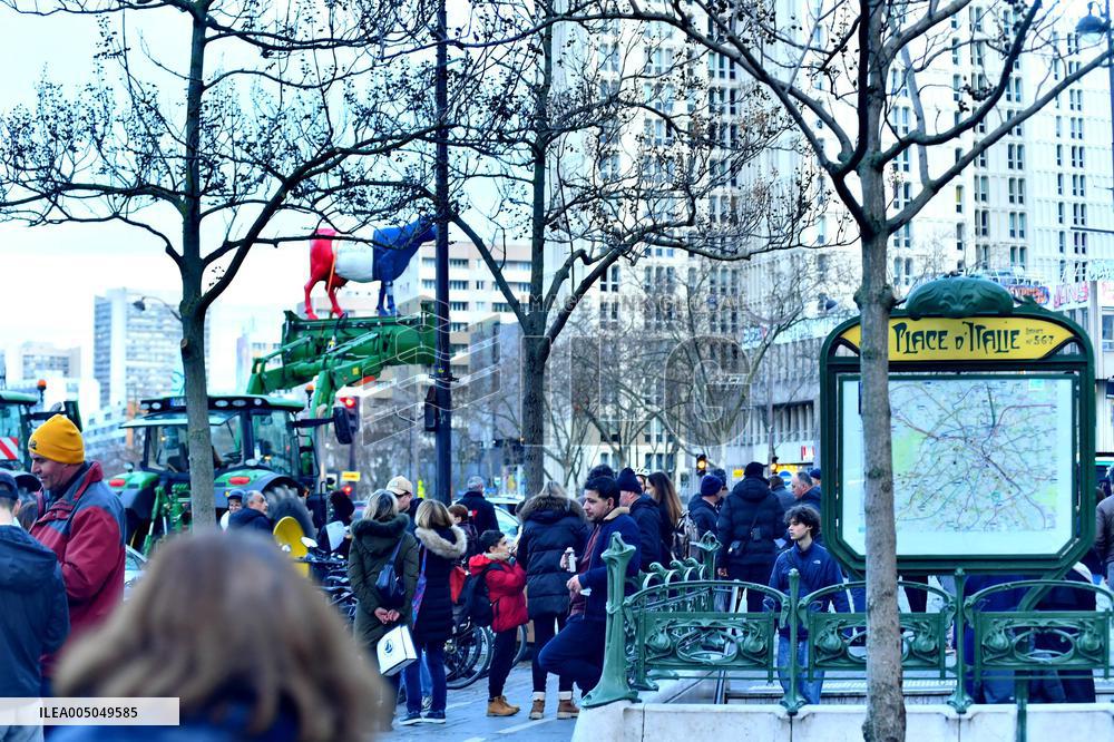 Operation Promotes Fair Trade Milk In Paris - France