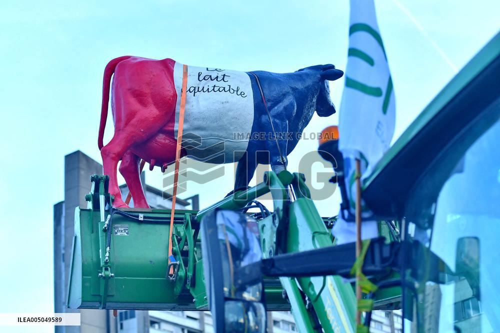 Operation Promotes Fair Trade Milk In Paris - France