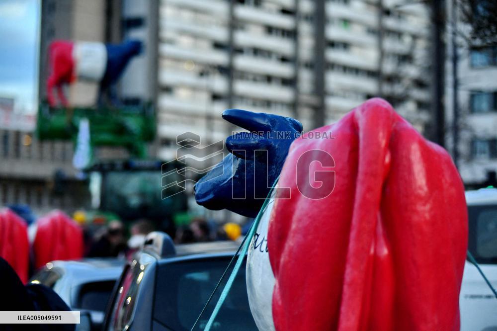 Operation Promotes Fair Trade Milk In Paris - France