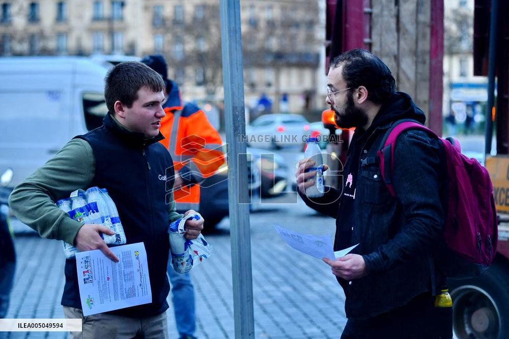 Operation Promotes Fair Trade Milk In Paris - France