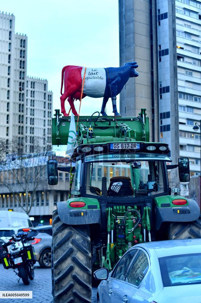 Operation Promotes Fair Trade Milk In Paris - France