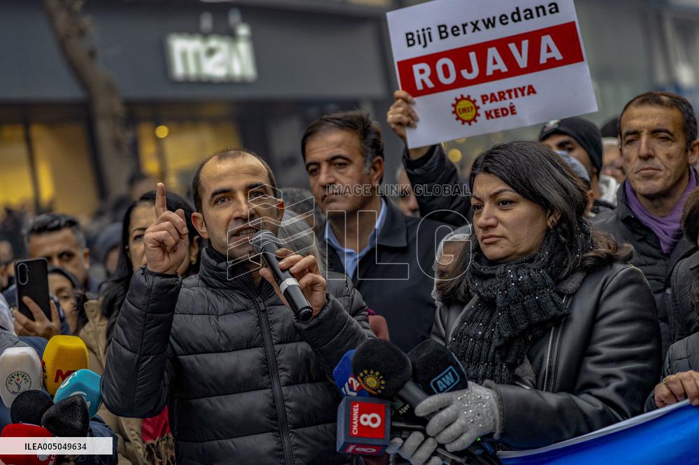 Thousands Protest Syrian Army Attacks in Diyarbakir - Turkey