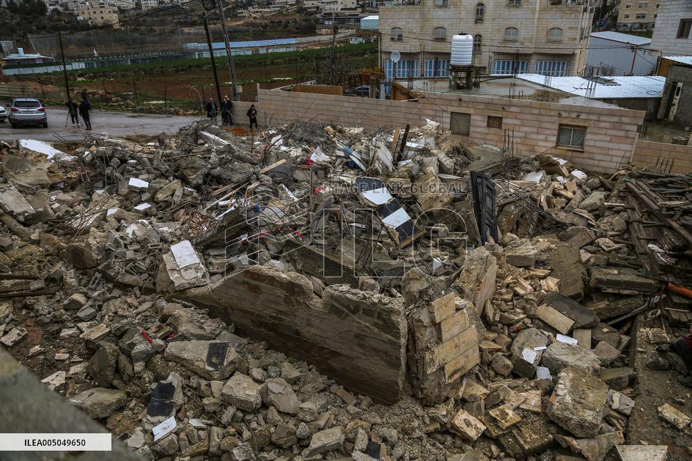 Israeli Forces Raid Hebron January 15
