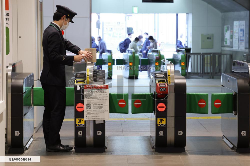 Yamanote Line and Keihin-Tohoku Line Service Suspended Due to Power Outage
