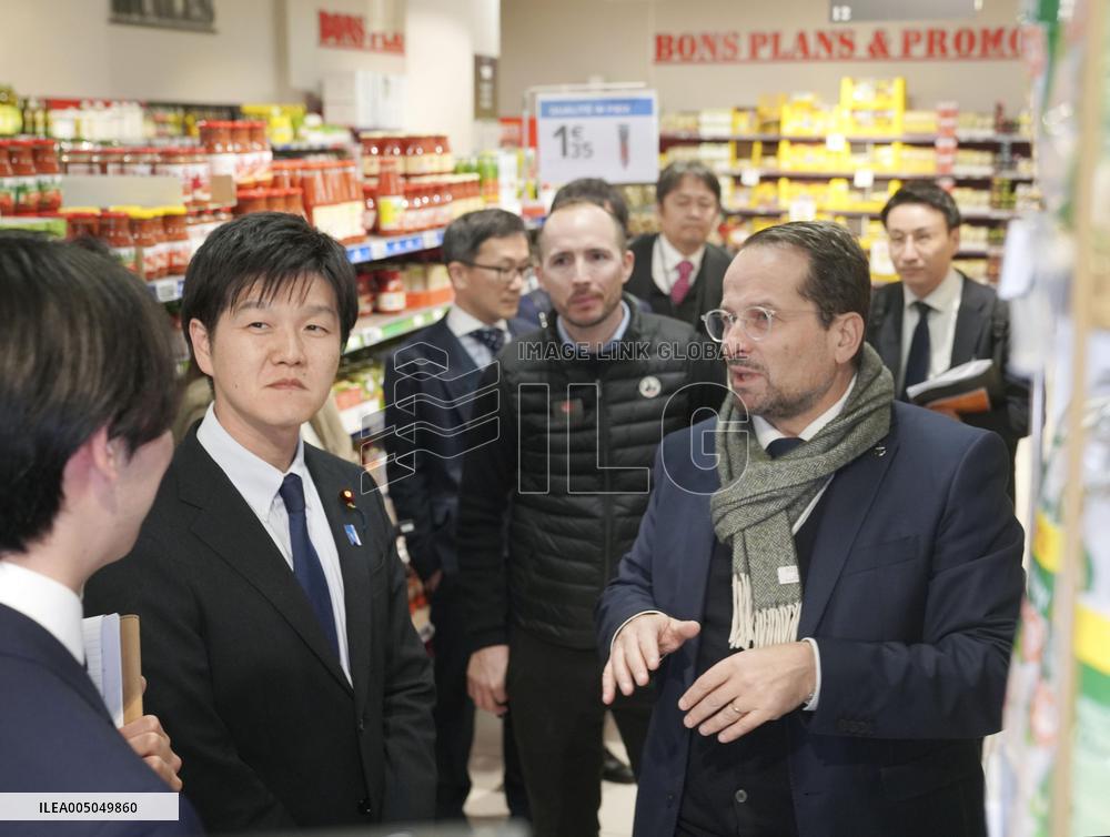 Japan farm minister Suzuki in Paris