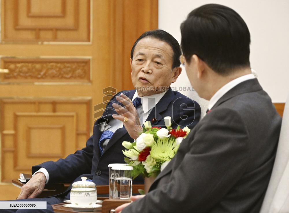 Aso-Lee talks in Seoul