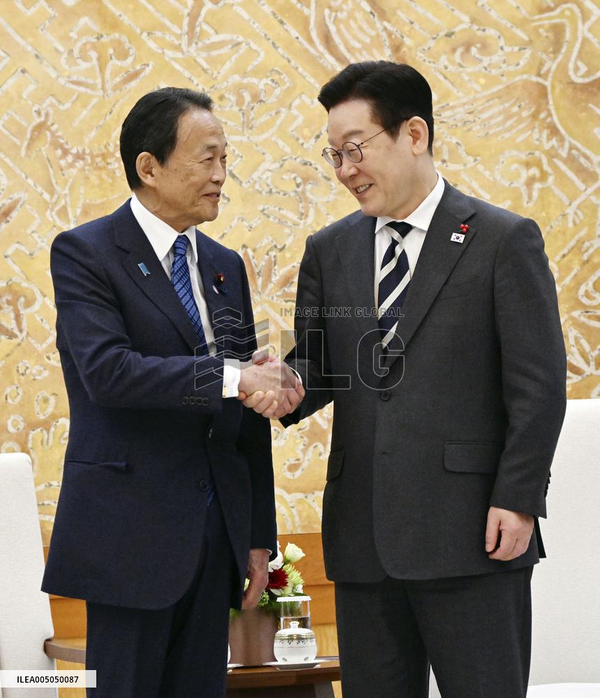 Aso-Lee talks in Seoul