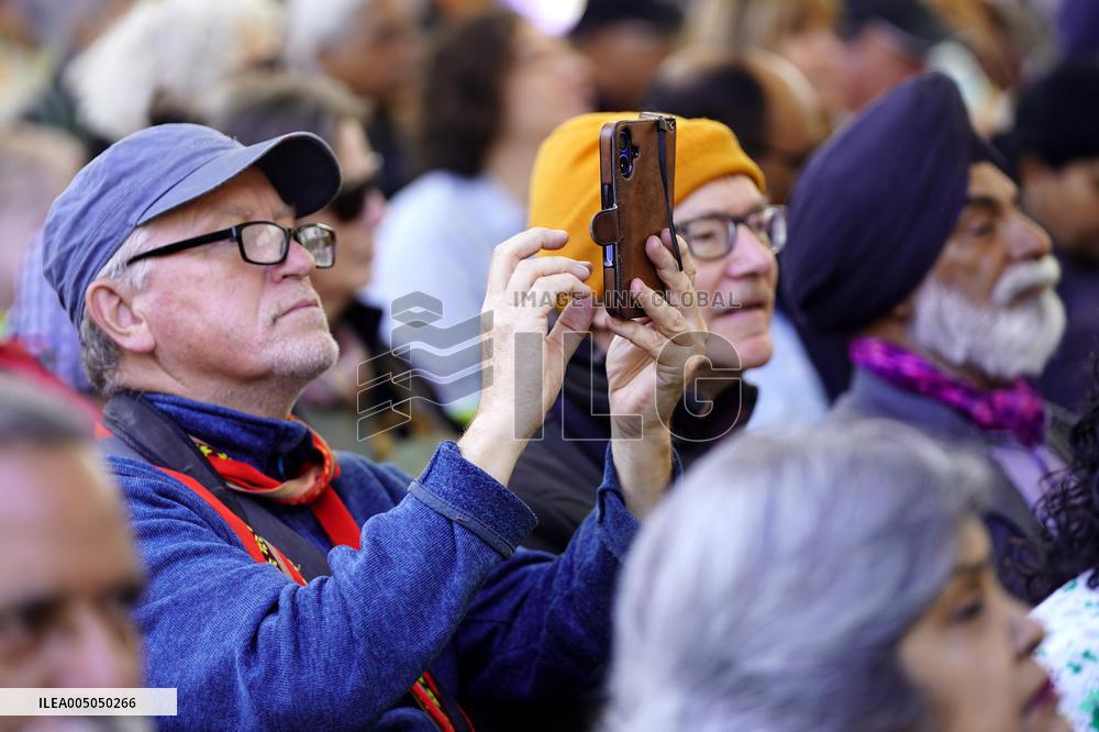 Visitors Attend Inaugural Jaipur Literature Festival - India