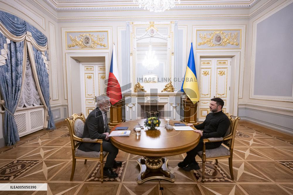 Zelensky Meets Pavel For Extended Talks - Kyiv