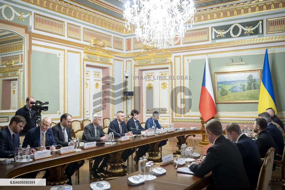 Zelensky Meets Pavel For Extended Talks - Kyiv