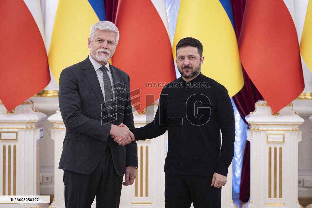 Zelensky Meets Pavel For Extended Talks - Kyiv