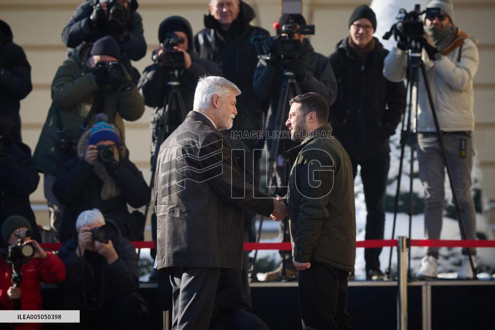 Zelensky Meets Pavel For Extended Talks - Kyiv