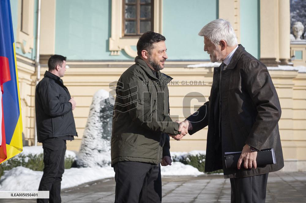 Zelensky Meets Pavel For Extended Talks - Kyiv