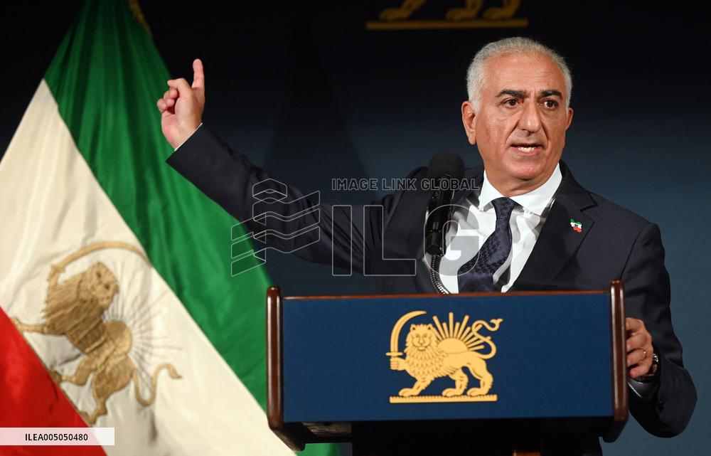 Exiled crown prince Reza Pahlavi speaks at a news conference in Washington DC.