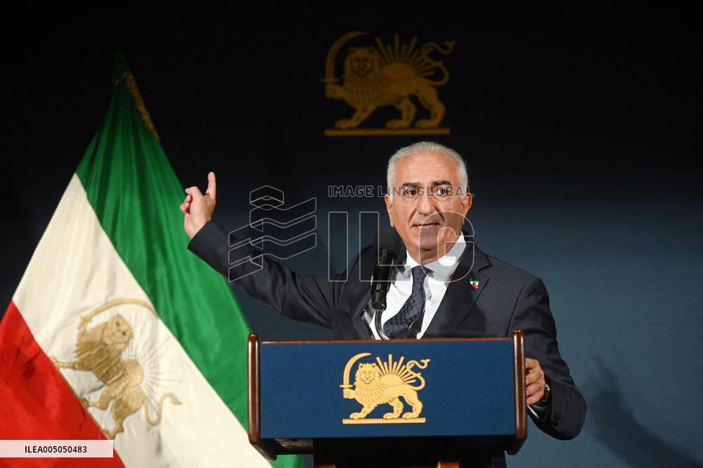 Exiled crown prince Reza Pahlavi speaks at a news conference in Washington DC.