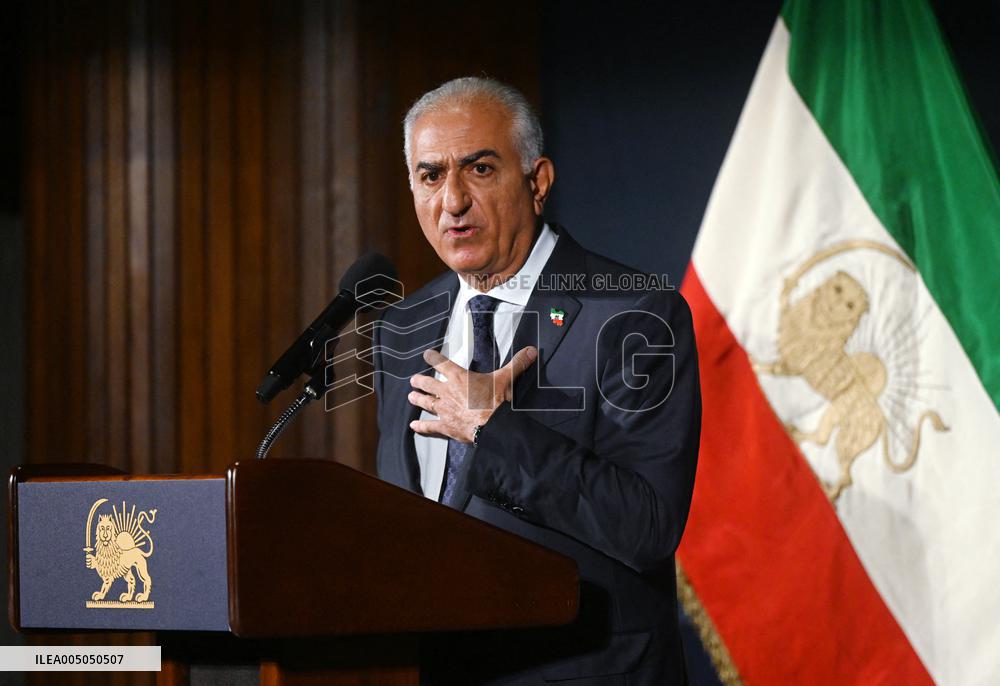 Exiled crown prince Reza Pahlavi speaks at a news conference in Washington DC.