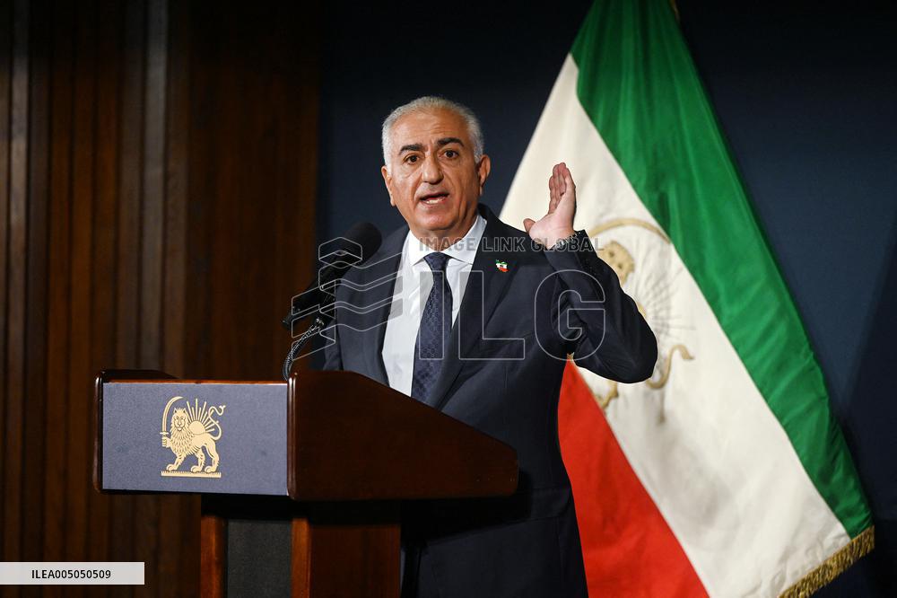 Exiled crown prince Reza Pahlavi speaks at a news conference in Washington DC.